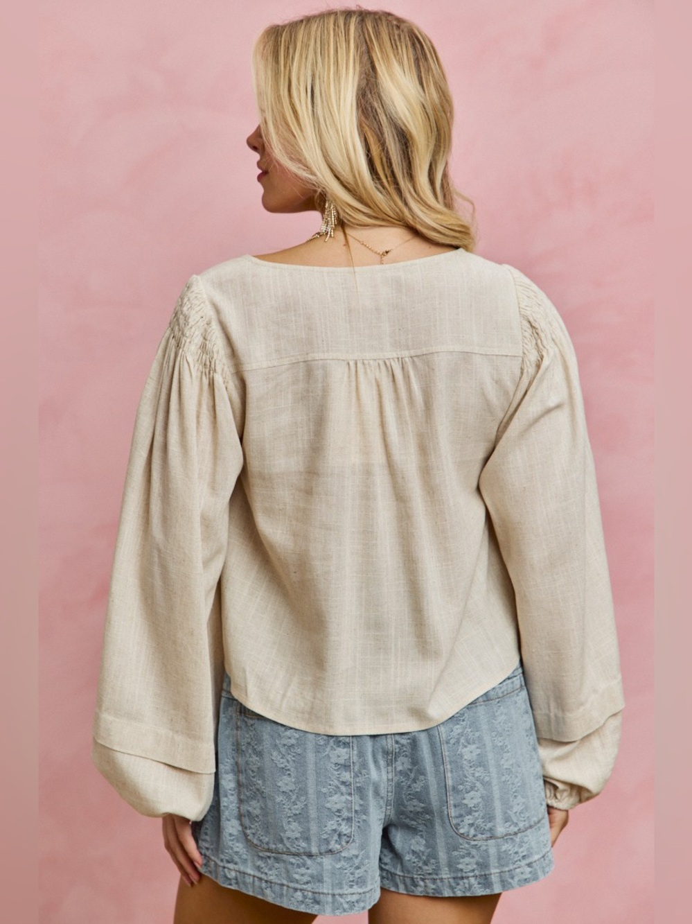 SO ME Linen Blend Woven Long Sleeve With Smocking Top - Picture 9 of 16